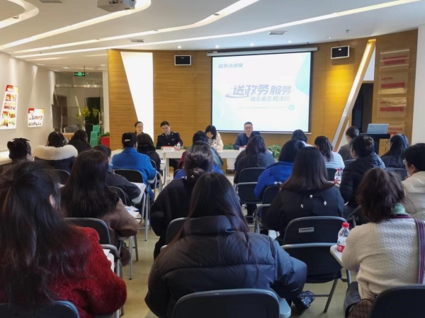 政策宣講活動現場?；嘏d街道供圖