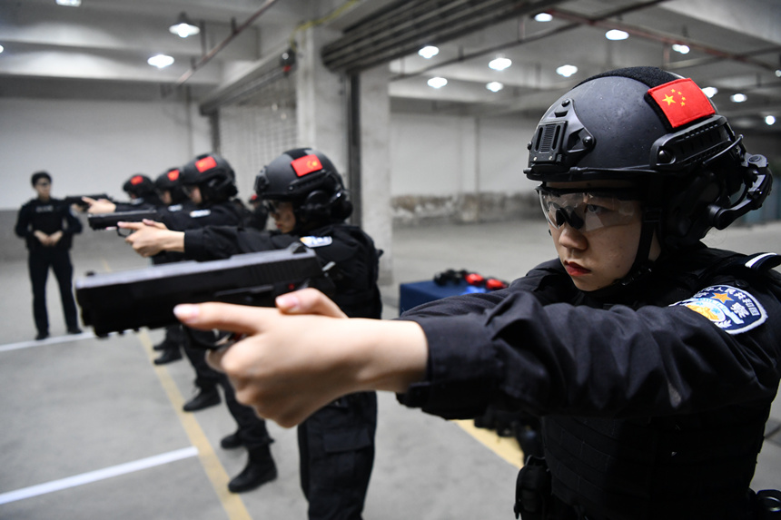 射擊訓練。鄒樂攝