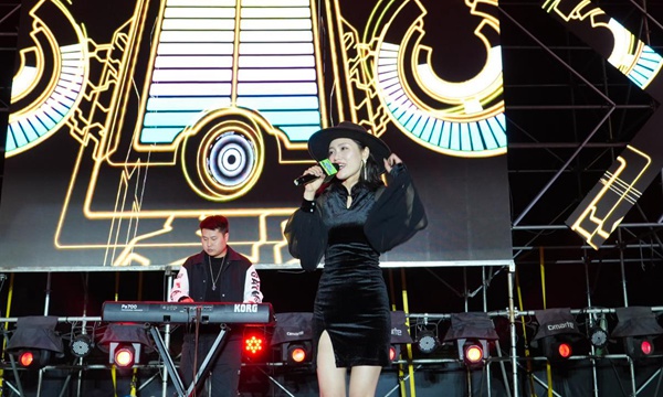 沙灘音樂節現場?；顒臃焦﹫D