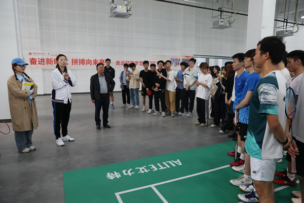 李雪芮開展現場教學。重慶理工大學供圖