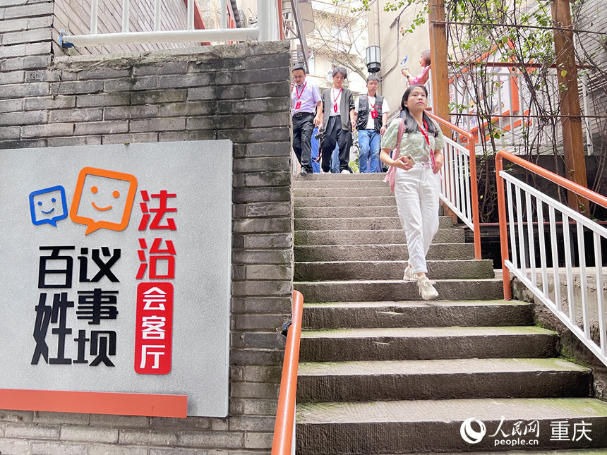 桂花園新村的百姓議事壩。人民網 胡虹攝