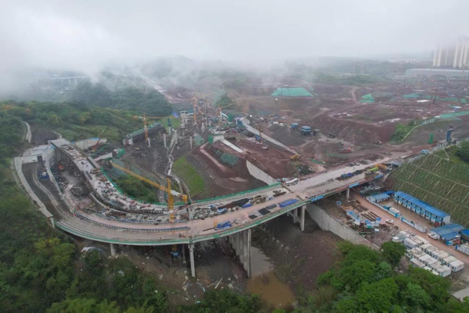 重慶快速路六縱線南延段施工現場。項目部供圖