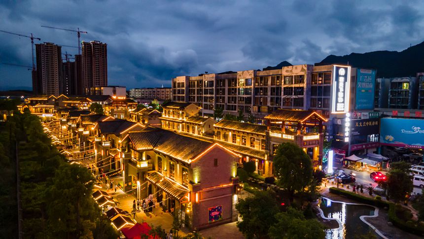 秀山青春集市。胡程攝