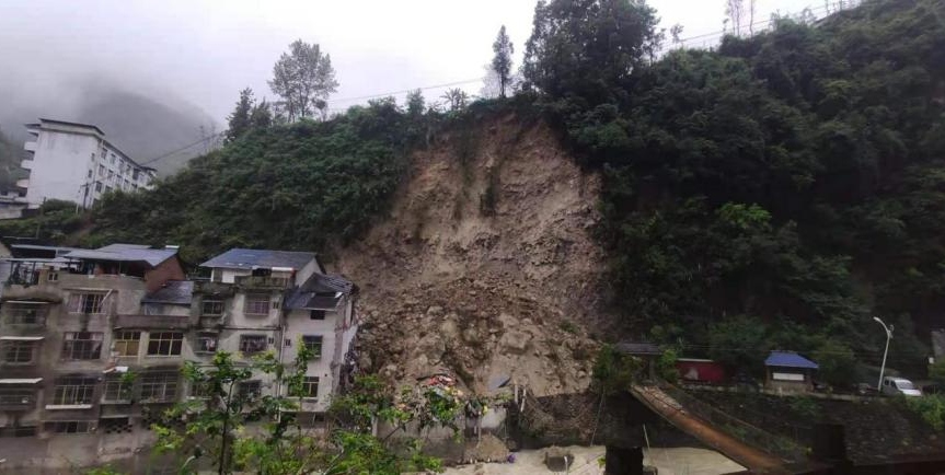 開州區關面鄉關面社區危巖崩塌全景圖