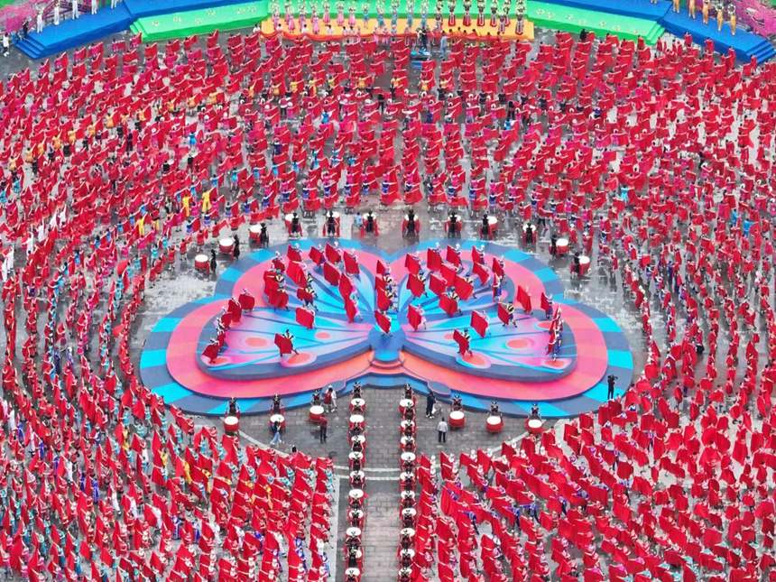 第十二屆國烏江苗族踩花山節現場。趙勇攝