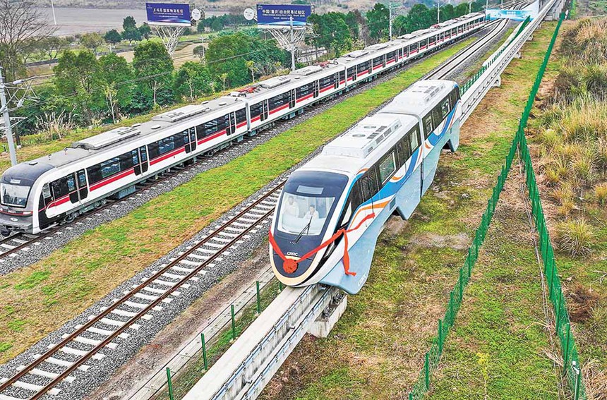 重慶中車長客軌道車輛有限公司，國內首列多適應性中運量單軌系統車輛行駛在試驗線路上。當日，國內首列多適應性中運量單軌系統車輛下線，這是國內跨座式單軌領域研發的重要里程碑，將進一步提升重慶軌道產業發展能級。（攝于2月10日）記者 張錦輝 攝/視覺重慶