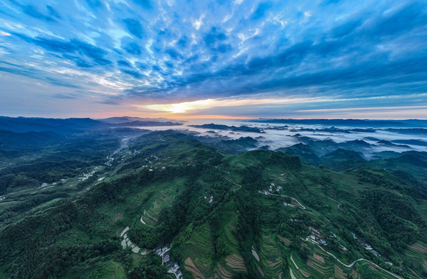 川河蓋景區云霧繚繞。胡程攝