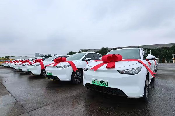 吉利曹操60在渝上線投放運營。曹操出行供圖