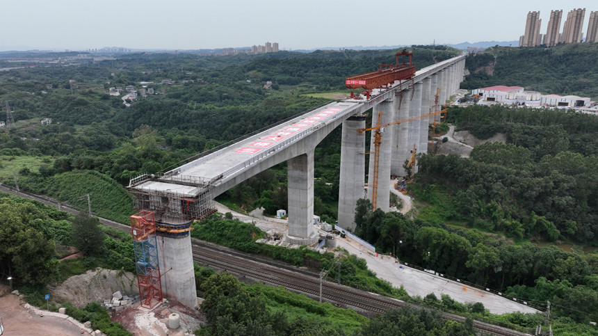 轉體后的渝昆高鐵華福特大橋。鄧豪攝