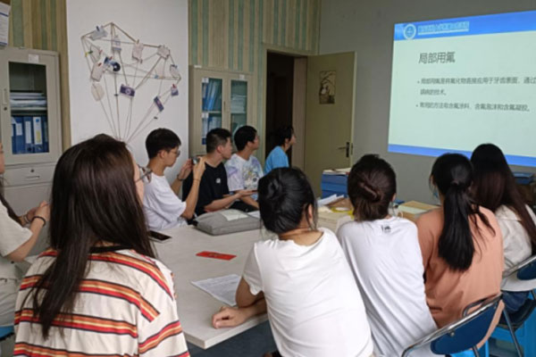 團隊培訓。重醫附屬口腔醫院供圖