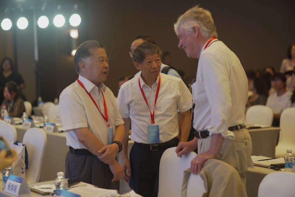 論壇期間，中外專家現場交流。主辦方供圖