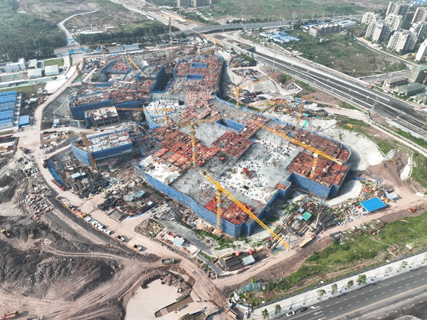 華中科技大學同濟醫學院附屬協和醫院重慶醫院及附屬道路項目施工現場。中建八局供圖