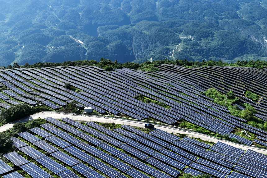 重慶市黔江區麒麟蓋山地光伏發電站。楊敏攝