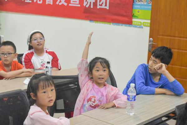 圖為科普課程互動環節。重慶電力高專供圖