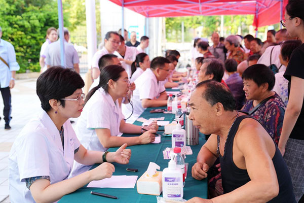 義診現場。重慶大學附屬江津醫院供圖