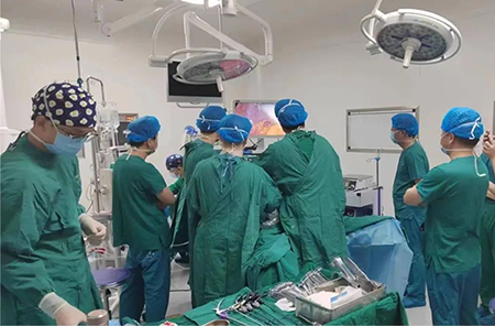 梁平做手術。重慶西區醫院供圖