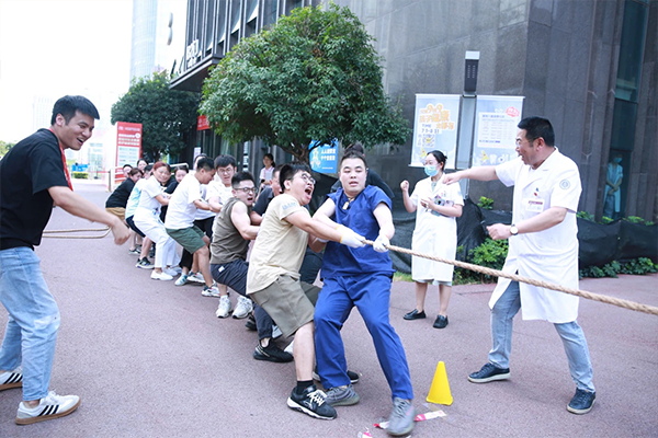 拔河比賽現場。重慶松山醫院供圖