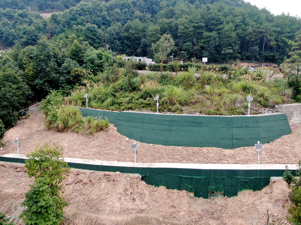 邊坡預警系統。羅韋寧攝