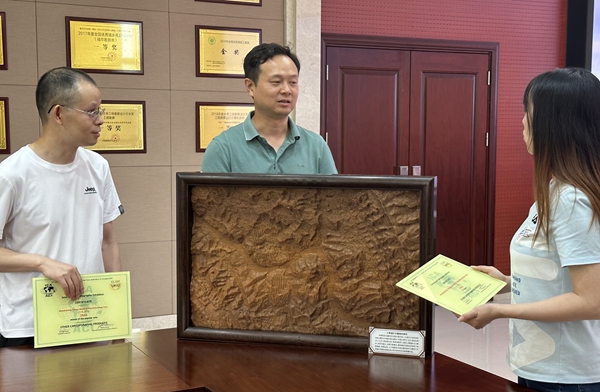 重慶“萬州城區木雕地形模型”。重慶市測繪科學技術研究院供圖