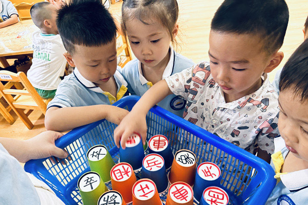 金色世紀園棋苑特色課程。大渡口幼教集團供圖