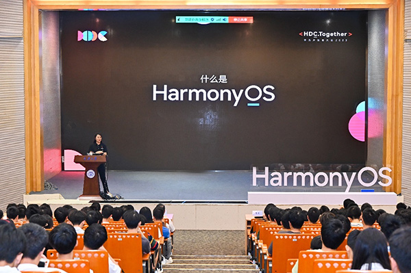 華為終端BG高級產品經理進行現場分享。華為供圖