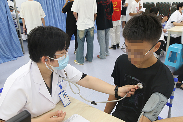體檢現場。重慶西區醫院供圖