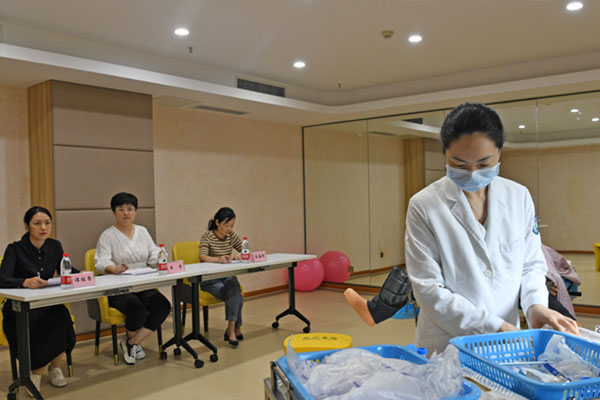 宮頸癌防治項目考核。璧山區婦幼保健院供圖