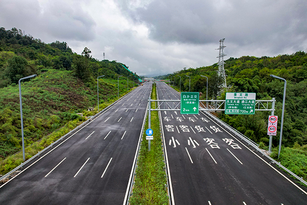 重慶快速路六縱線南延伸段（茶園立交—峽口立交）工程。崔景印攝2