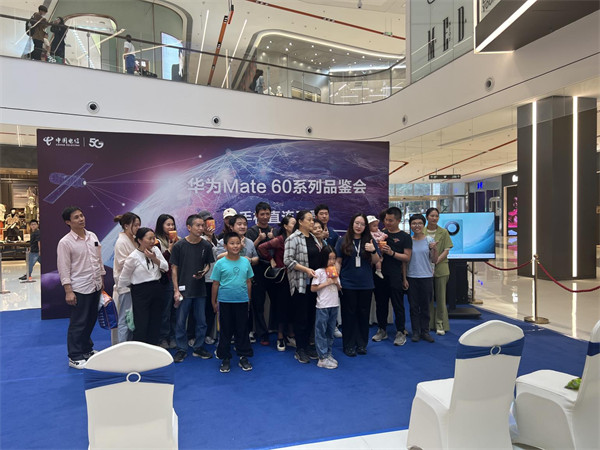 時代天街新機品鑒會活動現場。中國電信重慶公司供圖