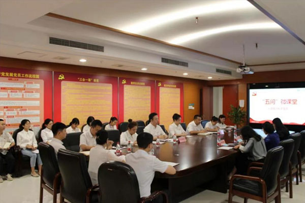 璧山區人民醫院心血管內科黨支部開展“五問”微課堂。璧山區衛生健康委供圖