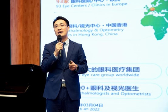 晏祥海上臺講話。永川愛爾眼科醫院供圖