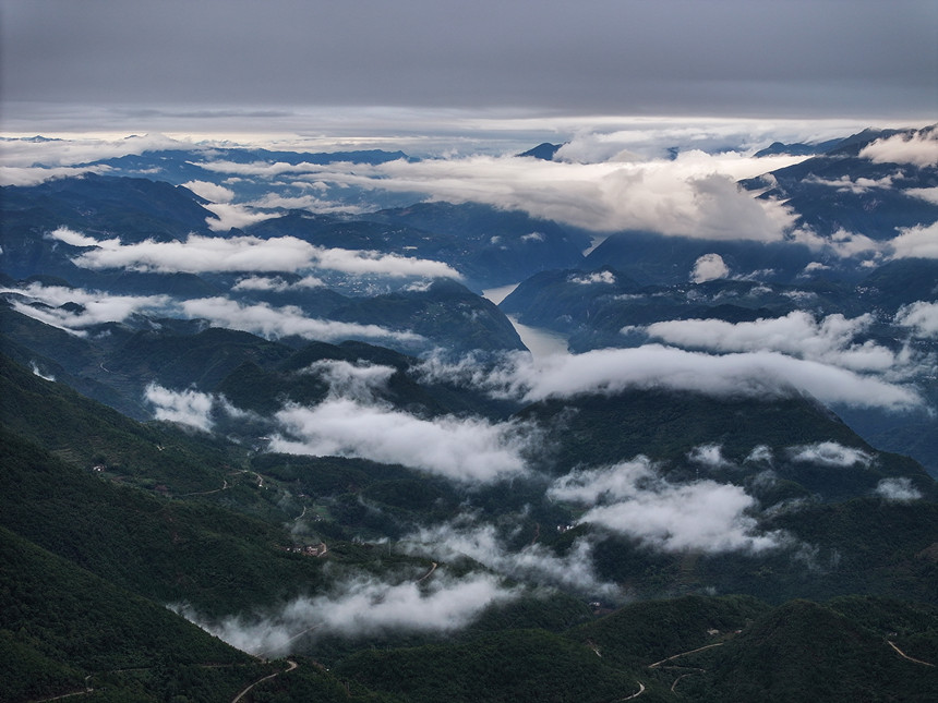 巫峽云霧繚繞。王正坤攝