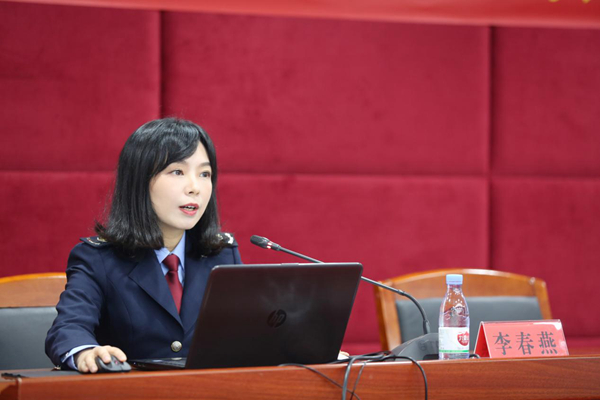 重慶市稅務局納稅服務處李春燕講解納稅信用評價相關政策。重慶市工商聯供圖