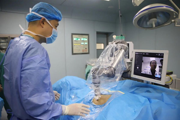 遠程連線指導。綦江區人民醫院供圖