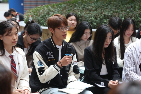 學生積極發言。重慶文理學院供圖