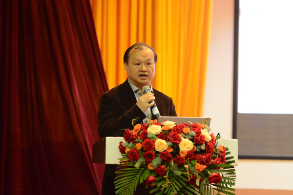 鄧猛作報告。西南大學供圖