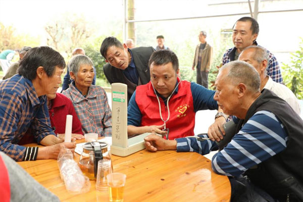 義診。江津區中醫院供圖