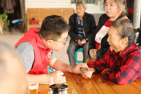 義診。江津區中醫院供圖