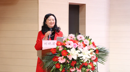 劉曉莉主持會議。重慶西區醫院供圖