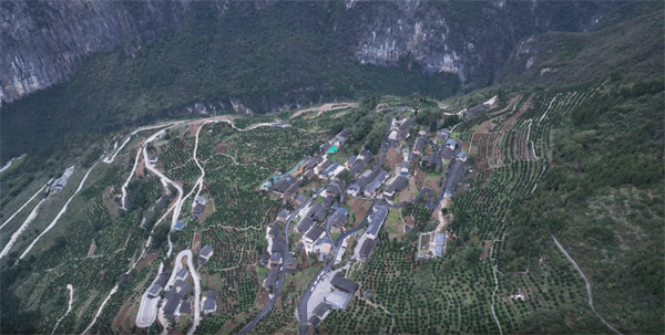 大山里的村莊。中國電信供圖