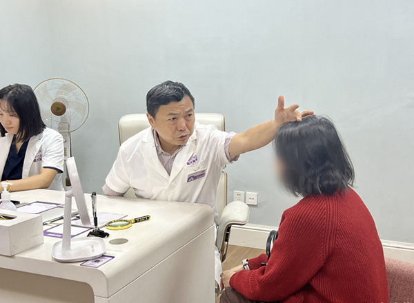 看診中。重慶美萊整形美容醫院供圖