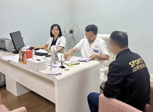 看診中。重慶美萊整形美容醫院供圖