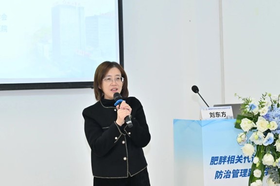 劉東方致辭。重慶松山醫院供圖