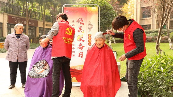 天驕智慧服務為業主提供便民服務。天驕智慧服務供圖