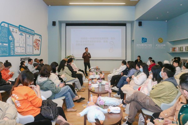 訓練營現場。重慶安琪兒婦產醫院供圖