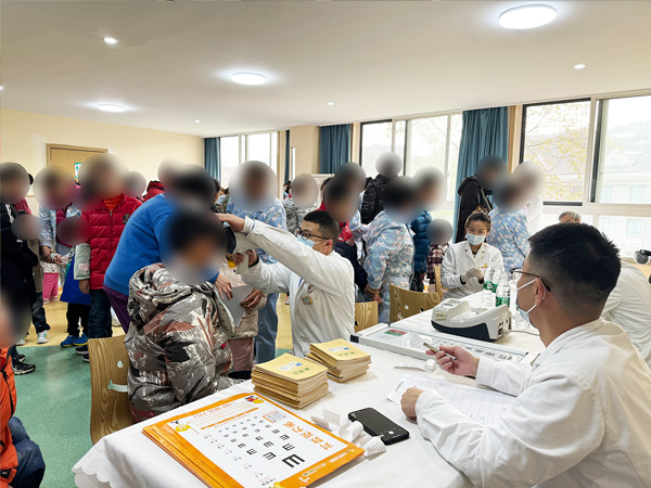 義診現場。重慶小米熊兒童醫院供圖