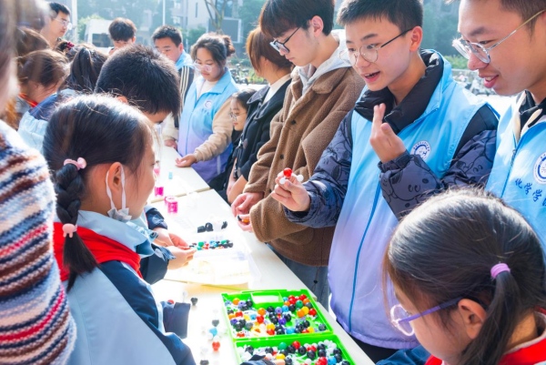 趣味活動現場。重慶師范大學供圖