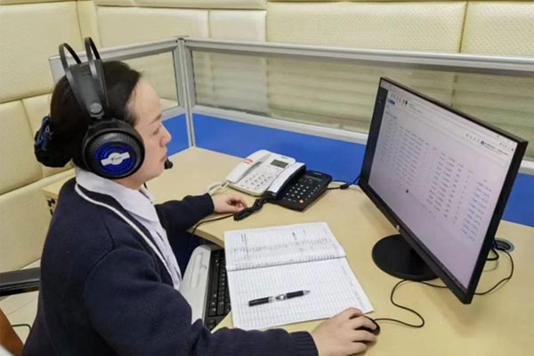 呼叫中心工作人員。兩江新區人民醫院供圖