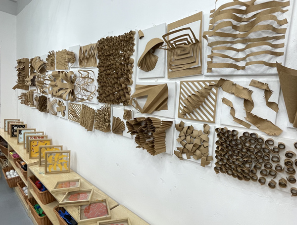 孩子們的手工作品。晏紅霞攝