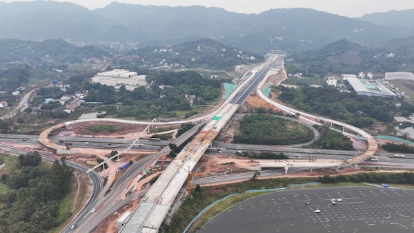 金鳳隧道項目建設現場。市住房城鄉建委供圖